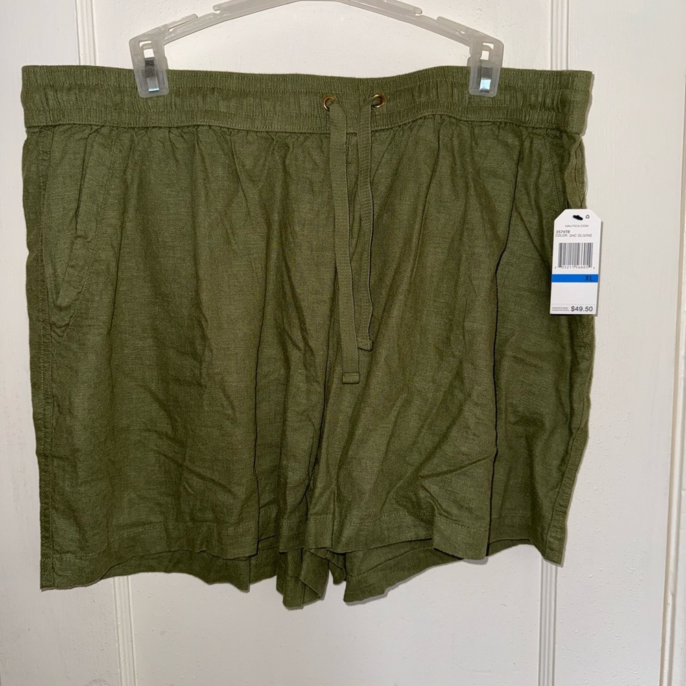 Nautica Women’s Olive Green Shorts w/ Elastic band. NWT. Size XL